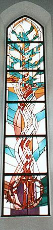 5. Fenster: Leiden, Tod und Auferstehung Christi dargestellt als Baum des Lebens